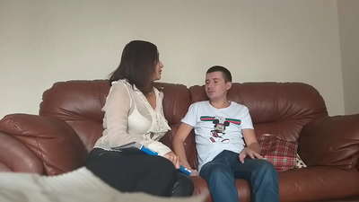 ලැජ්ජාශීලී සිසුවා සෑහීමකට පත් නොවන ගුරුවරියක් (මිල්ෆ් ඇලිනා තුමානෝවා)